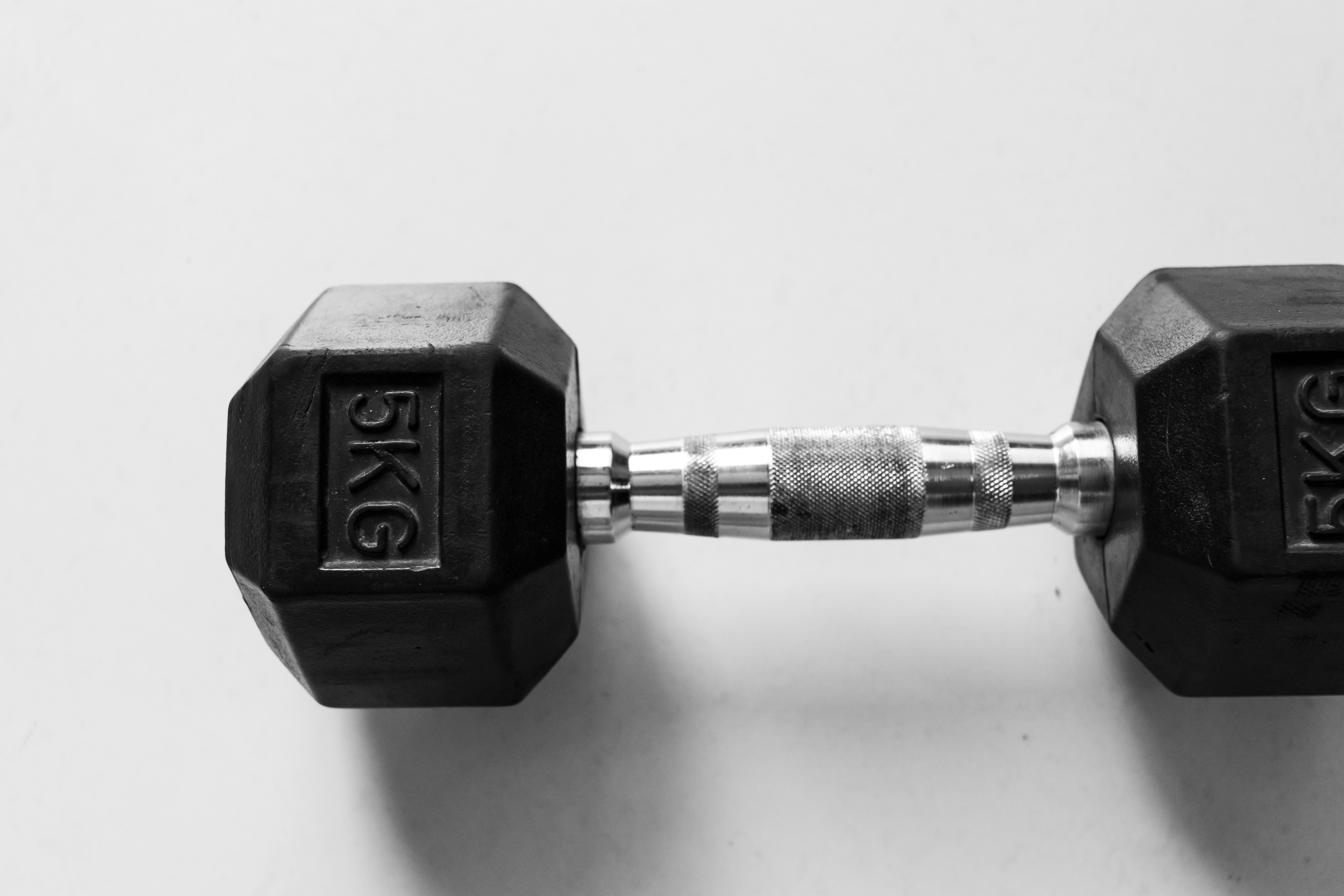 Compact adjustable dumbbell with matte finish